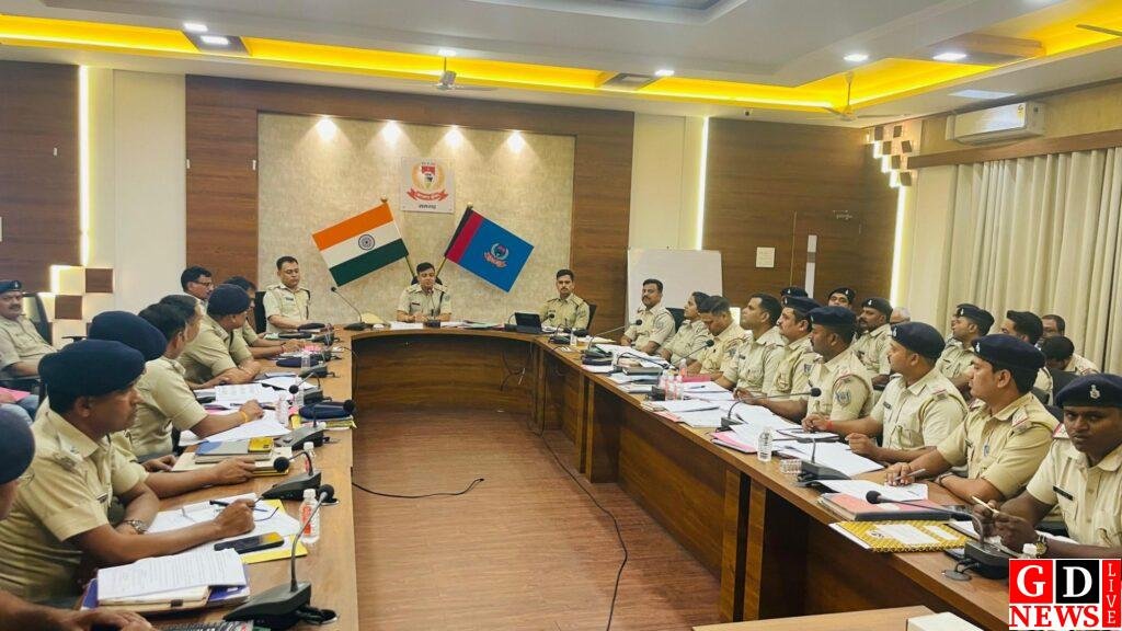 रामगढ़ पुलिस अधीक्षक कार्यालय में हुई अपराध गोष्ठी का आयोजन 13 img 20251110 wa01078482643553660628980