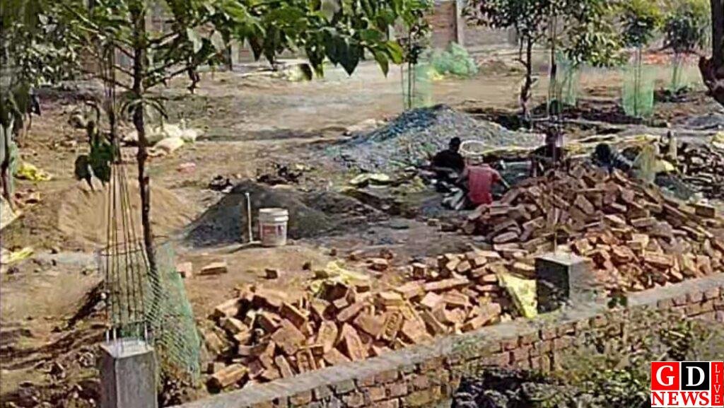 10 करोड़ की लागत से बन रहे जीवाश्म पार्क के निर्माण में लापरवाही, सूचना पट तक नहीं लगा। 13 img 20251111 wa0004327553944164910062