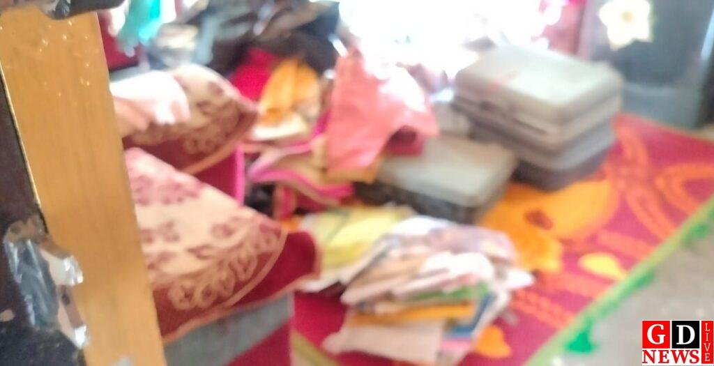 बंद घर को चोरों ने बनाया निशाना, लाखों के जेवरात और नकदी पर हाथ साफ। 13 img 20251111 wa00394896899565558133199