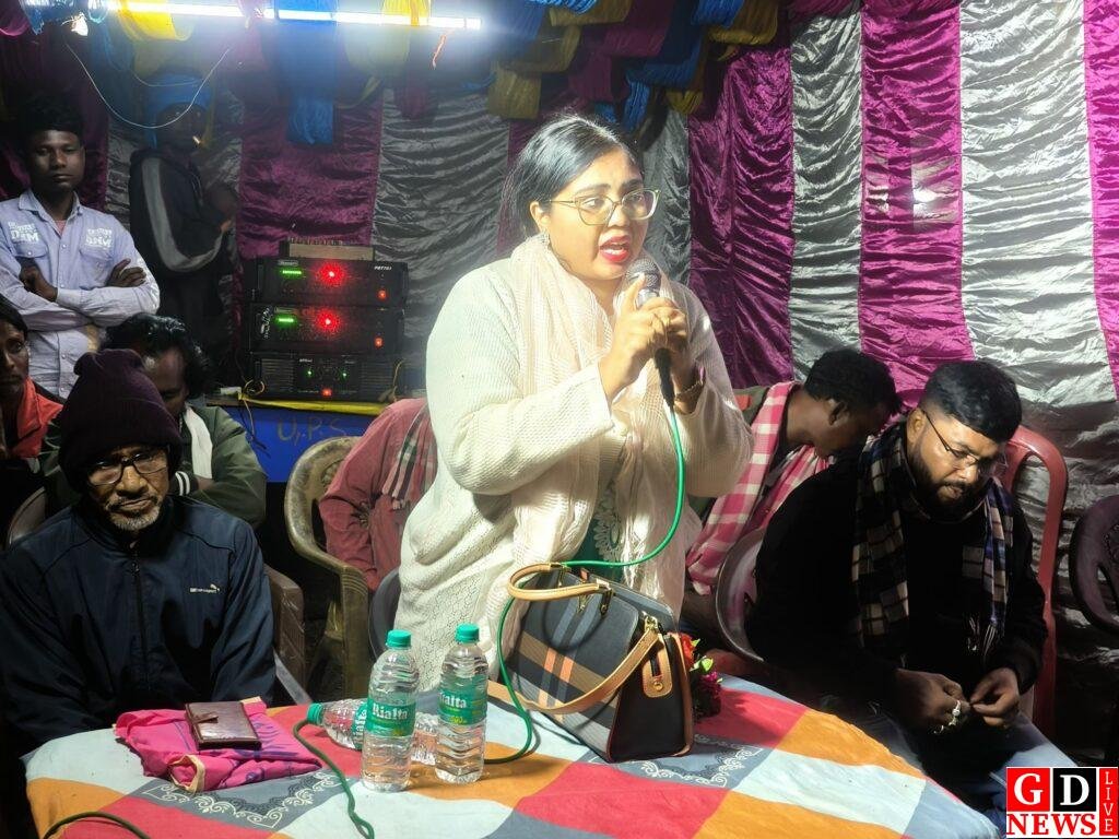 पारकुड़ा में फुटबॉल टूर्नामेंट का फाइनल संपन्न, उपासना मरांडी ने विजेता टीम को किया सम्मानित। 13 img 20251111 wa00461033967714996202790