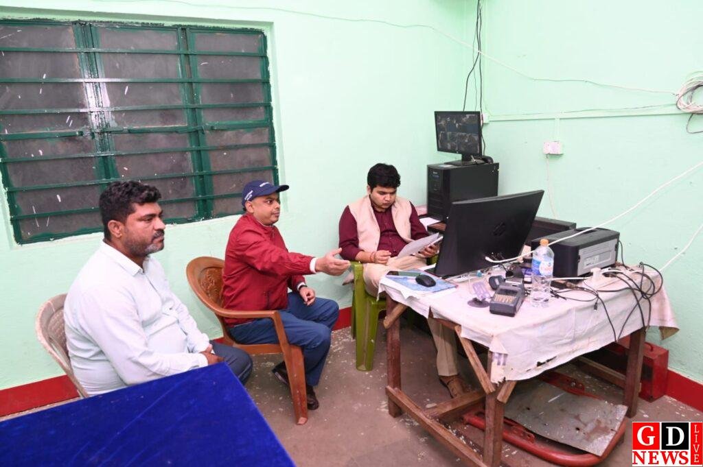 भंडारण से वितरण तक पारदर्शिता पर फोकस, उपायुक्त ने जेएसएफसी गोदाम में ली खाद्यान्न व्यवस्था की पूरी क्लास। 13 img 20251112 wa00035877021144199727337