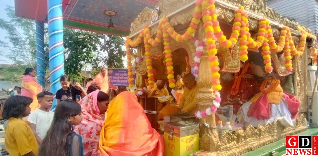 अखंड दीप ज्योति रथ ने जगाई चेतना, भक्ति और सद्बुद्धि के संदेश से गूंजा पाकुड़। 14 img 20251112 wa0015429060928870447385