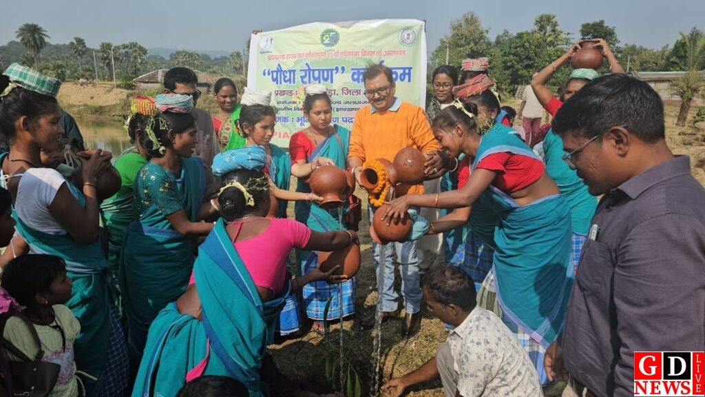 रजत जयंती वर्ष पर बाँसजोरी में जलछाजन रैली, जल संरक्षण का संदेश गूंजा। 13 img 20251113 wa00185779129271241081450