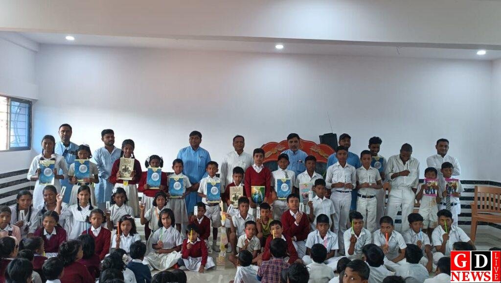 सरस्वती शिशु मंदिर में बाल दिवस पर खेल-कूद प्रतियोगिता, विजेताओं को किया गया सम्मानित। 13 img 20251114 wa00475927728558133159548