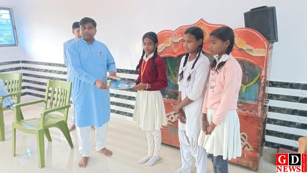 सरस्वती शिशु मंदिर में बाल दिवस पर खेल-कूद प्रतियोगिता, विजेताओं को किया गया सम्मानित। 14 img 20251114 wa00482837382007177610535