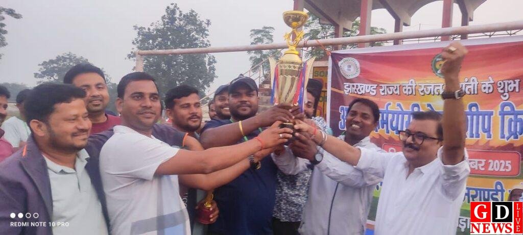 झारखंड रजत जयंती पर फ्रेंडशिप क्रिकेट मैच, पत्रकार एकादश ने प्रशासन एकादश को 88 रन से हराया। 14 img 20251114 wa00514724255494483355288