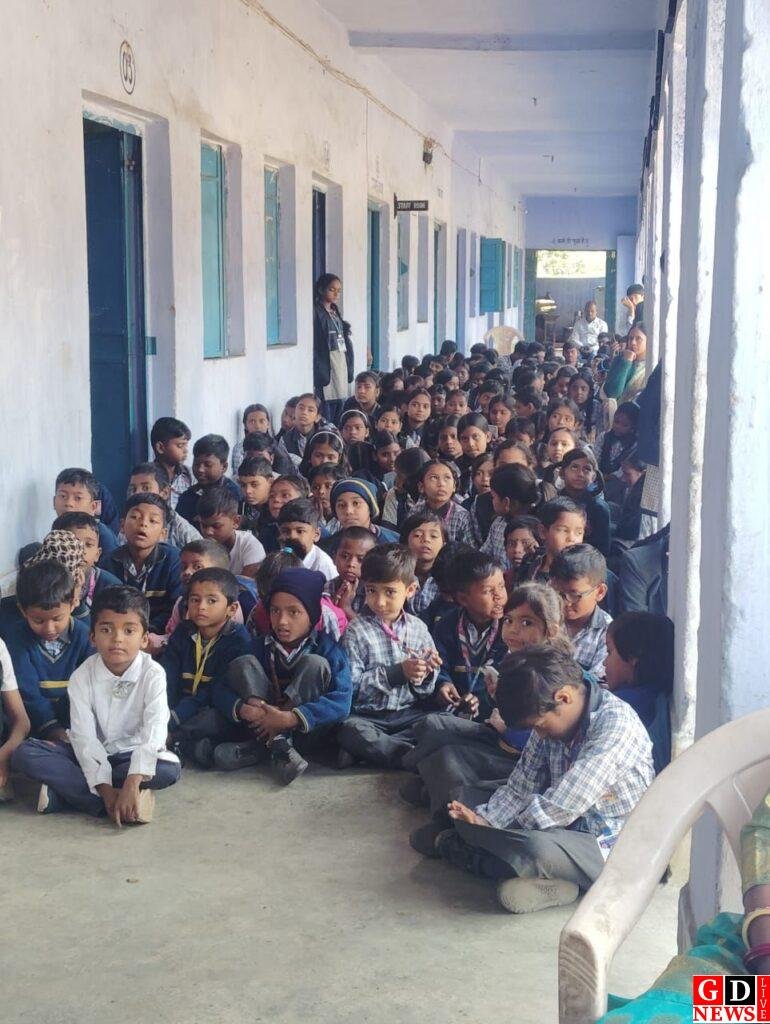 बाल विद्या मंदिर आरा कोलियरी में धूमधाम के साथ मनाया गया बाल दिवस 14 img 20251114 wa0116459532559855065400