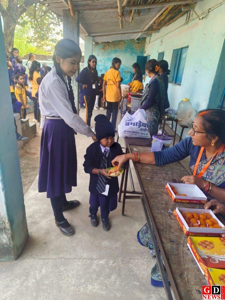 सेंट मैथ्यू स्कूल, ललपनिया में रही बाल- दिवस की धूम, बच्चों ने उठाया फूड स्टॉल का लुफ्त 19 img 20251114 wa02245436760347310059158