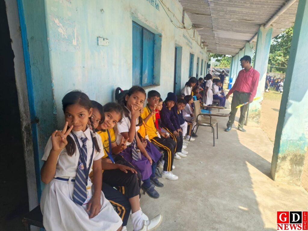 सेंट मैथ्यू स्कूल, ललपनिया में रही बाल- दिवस की धूम, बच्चों ने उठाया फूड स्टॉल का लुफ्त 18 img 20251114 wa02315118075672352210909