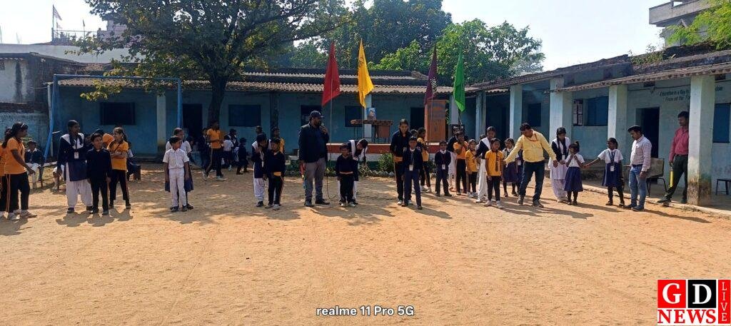 सेंट मैथ्यू स्कूल, ललपनिया में रही बाल- दिवस की धूम, बच्चों ने उठाया फूड स्टॉल का लुफ्त 16 img 20251114 wa04312763854864155574312