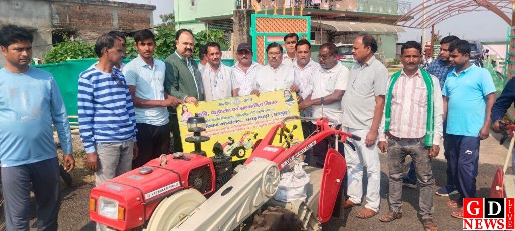विधायक प्रो. स्टीफन मरांडी ने कृषकों को बांटे कृषि यंत्र, सरकार की योजनाओं का लाभ उठाने की अपील। 13 img 20251116 wa00028013321697622210107