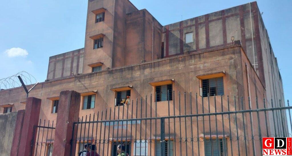 कोल्ड स्टोरेज की लापरवाही से हजारों क्विंटल आलू सड़े, किसानों–व्यापारियों को करारा झटका। 13 img 20251118 wa00343650528728218279467