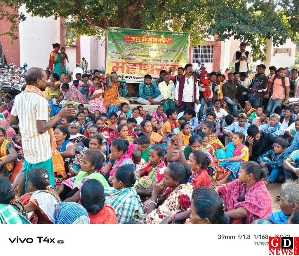 शिवचरण मालतो की दहाड़, 8 साल… पानी नहीं, सड़क नहीं—पहाड़िया समाज का फूटा ग़ुस्सा। 13 img 20251119 wa00113981533160406867571