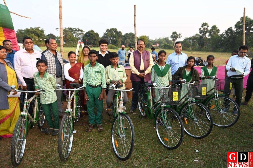 उपायुक्त बोले—सरकारी सेवाएँ अब खुद चलकर आपके दरवाज़े पर। 13 img 20251121 wa00281463268140875543867