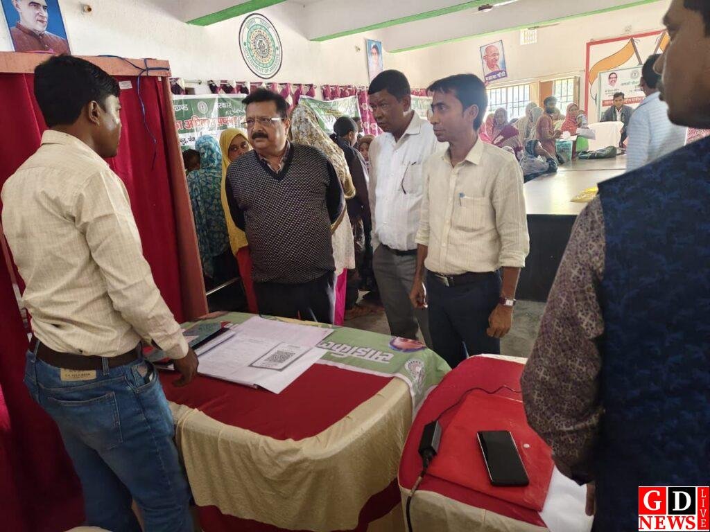 ‘सेवा का अधिकार सप्ताह’ के तीसरे दिन 11 पंचायतों और 2 वार्डों में लगे शिविर, ग्रामीणों की उत्साहपूर्ण भागीदारी। 14 img 20251123 wa00234767612925562527142