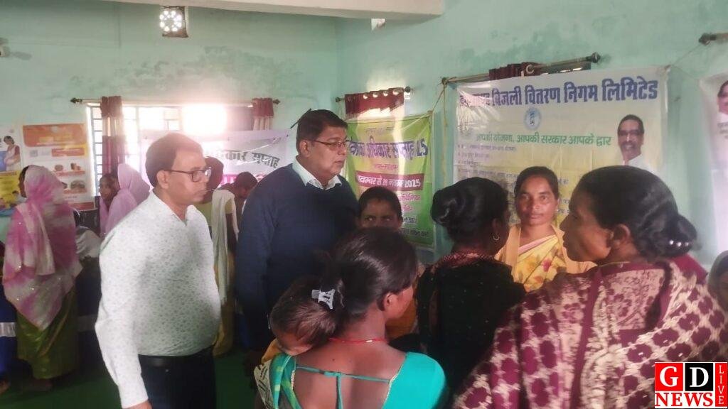 सेवा का अधिकार सप्ताह: 21 पंचायतों और 2 वार्डों में लगे शिविर, ग्रामीणों की उमड़ी भीड़। 13 img 20251125 wa00171461873040349620153