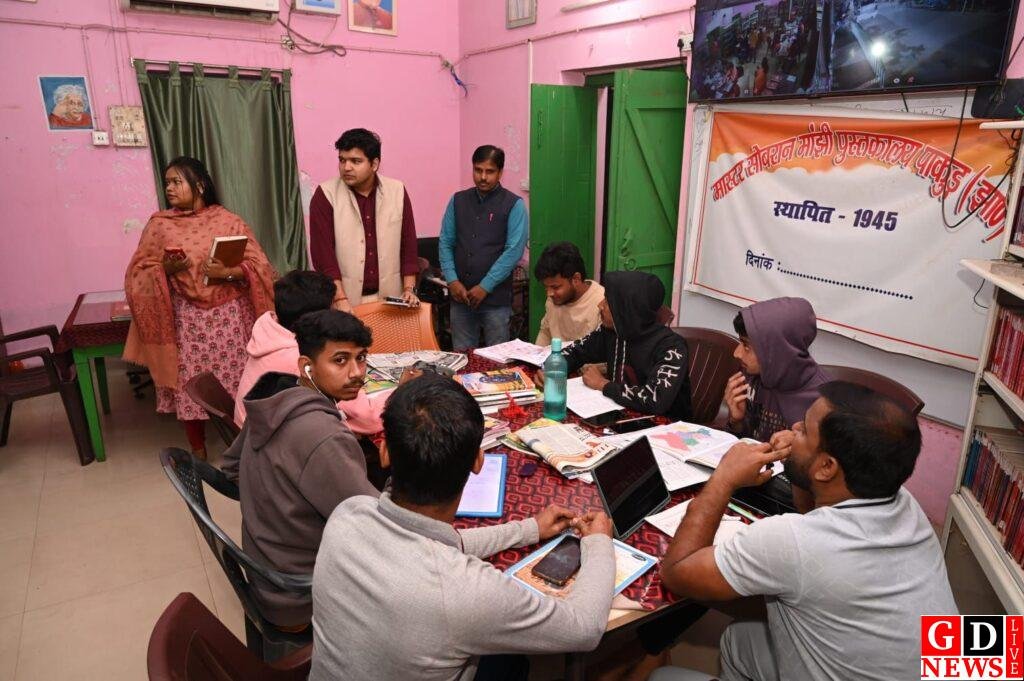 उपायुक्त ने मास्टर सोबरन मांझी पुस्तकालय का किया निरीक्षण, छात्रों की समस्याओं के समाधान का दिया आश्वासन। 14 img 20251126 wa00247868496495547343152