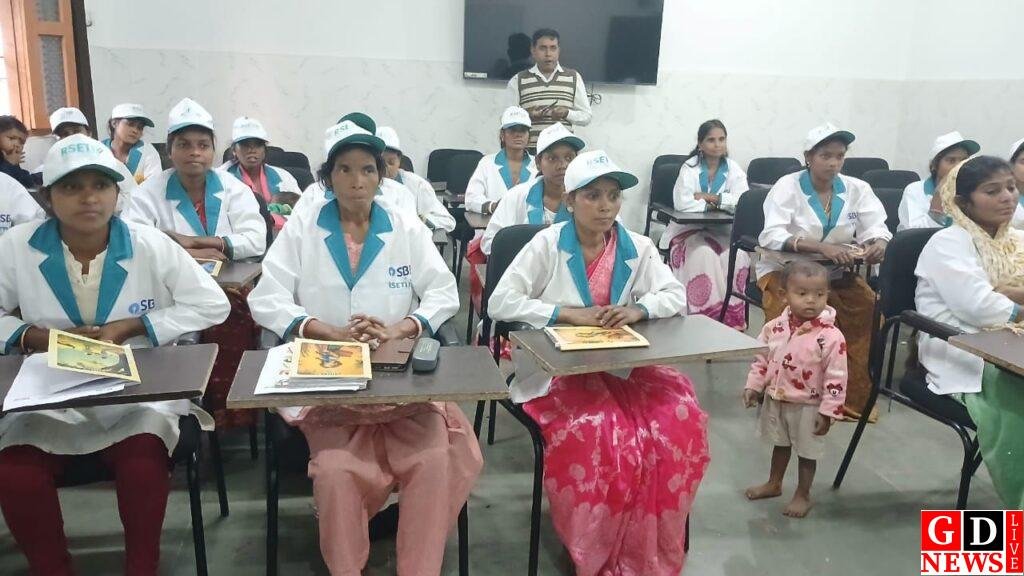 महिलाओं को स्वरोजगार की ट्रेनिंग, कॉस्ट्यूम ज्वेलरी और फास्ट फूड स्टॉल में दी गई कौशल शिक्षा। 7 img 20251126 wa00418558598186630223723