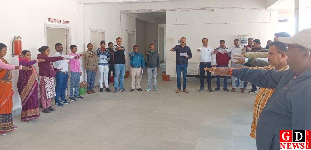 जिलेभर में संविधान दिवस पर सामूहिक शपथ, प्रस्तावना पाठ और जागरूकता कार्यक्रम। 9 img 20251126 wa00483918877850223411316