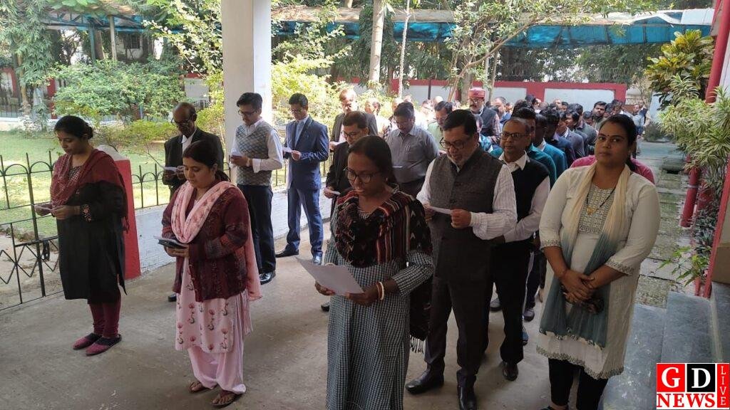 बाल विवाह मुक्त भारत निर्माण को लेकर पाकुड़ न्यायालय में न्यायिक पदाधिकारियों ने ली शपथ। 13 img 20251127 wa00093450490697412820316