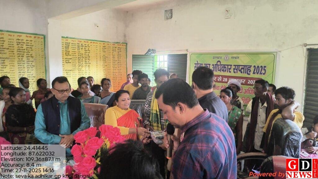 जिला अध्यक्ष जुली ख्रीष्टमनी हेम्ब्रम की अगुवाई में “आपकी योजना, आपकी सरकार आपके द्वार” शिविर में उमड़ी भीड़। 13 img 20251127 wa00401690050866637012143