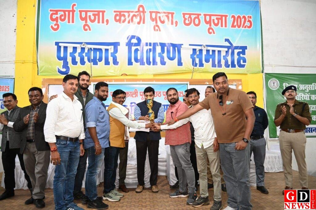 दुर्गापूजा, काली पूजा और छठ पूजा–2025 के आयोजकों का हुआ सम्मान। 13 img 20251128 wa00176155446651046162078