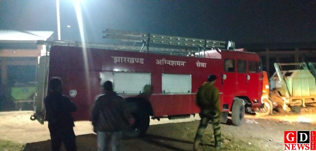 कचरा प्लांट में अचानक लगी आग, दमकल की दो गाड़ियाँ घंटों तक करती रहीं काबू पाने की कोशिश। 13 img 20251128 wa00342628489193966438109