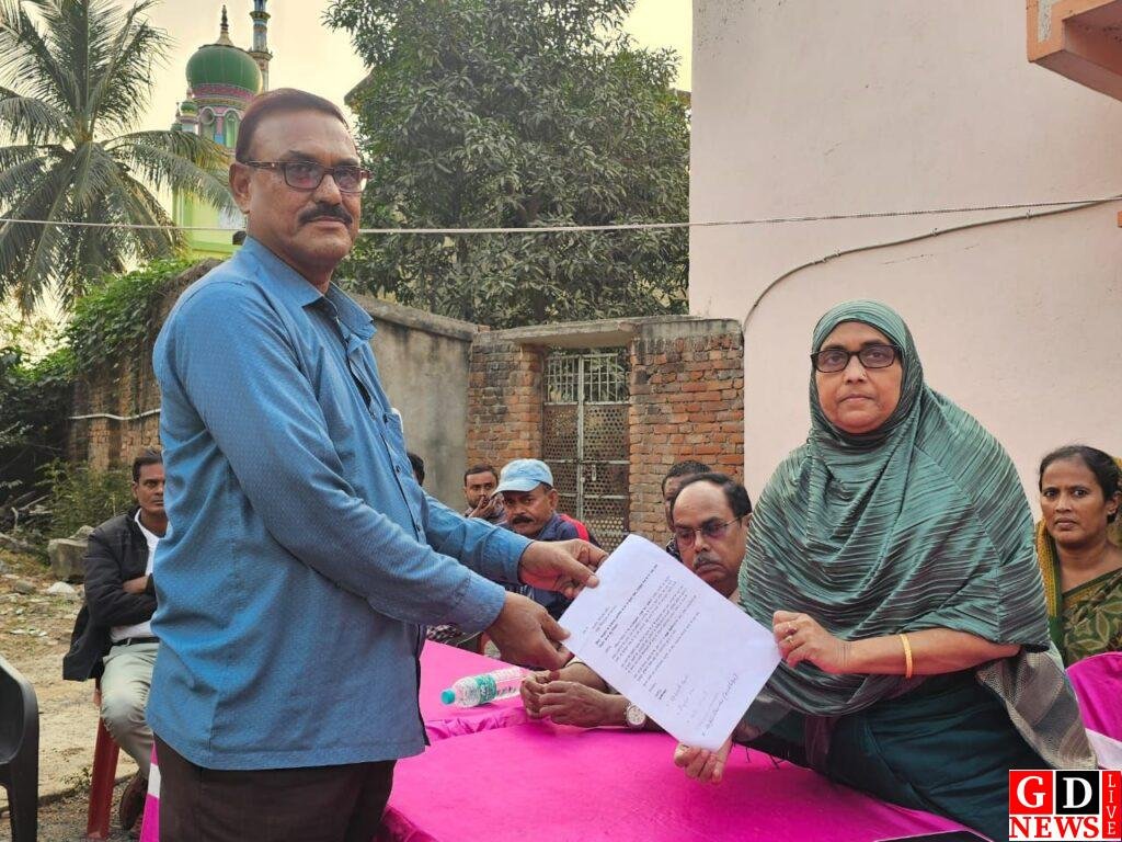 चेंगाडांगा पहुंचे विधायक निशात आलम, ग्रामीणों की समस्याएं सुनीं और एक्शन का निर्देश दिया 8 img 20251130 wa00302471919407275393568