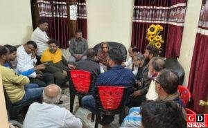 विधायक निसात आलम ने सुनी ग्रामीणों की आवाज, नारायणखर सड़क सुधार का दिया भरोसेमंद संदेश। 6 IMG 20251201 WA0058