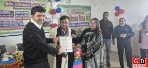 पाकुड़ में शिक्षा सुधार की पहल तेज, स्कूलों में पहुंचे डीसी, अभिभावकों से संवाद, बुनियादी सुविधाओं के विकास के निर्देश। 6 IMG 20251222 WA0071