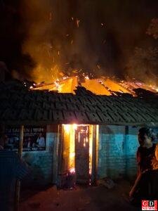 किराना दुकान में लगी आग से लाखो की क्षति 5 IMG 20251227 WA0055