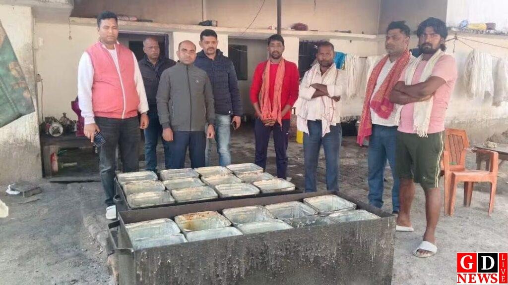 पनीर - मक्खन के अवैध निर्माण फैक्ट्री पर खाद्य सुरक्षा पदाधिकारी का छापा, परिसर हुआ सील 13 img 20251201 wa00451585693638007145481