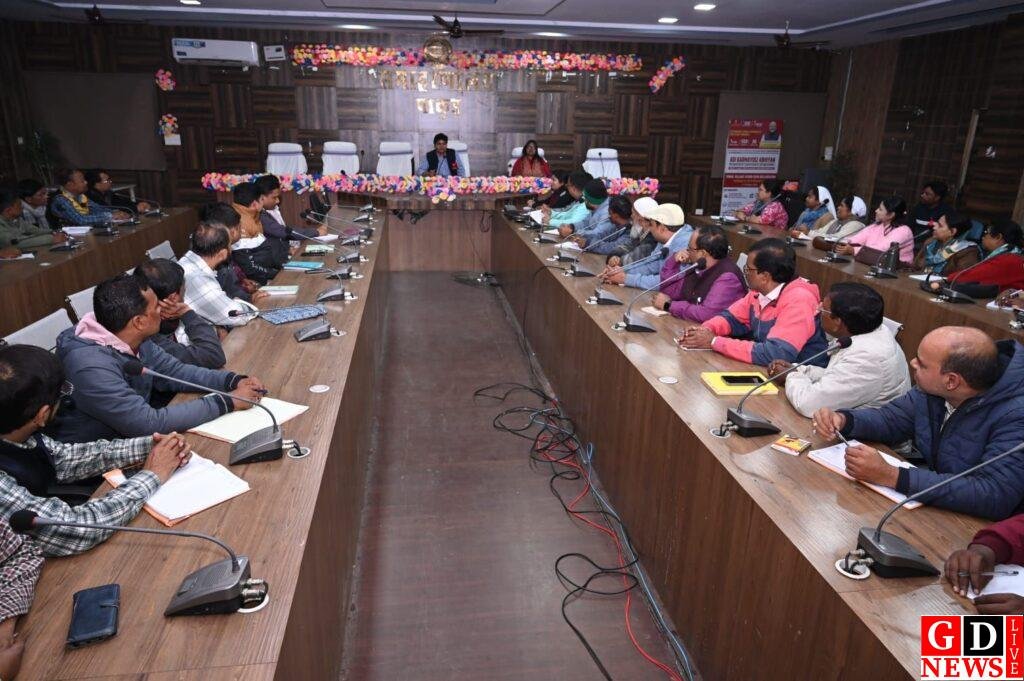 पाकुड़ को टॉप रैंक दिलाने की तैयारी तेज—उपायुक्त की सभी प्रधानाध्यापकों संग कड़ी समीक्षा। 7 img 20251201 wa00452628903613134998960