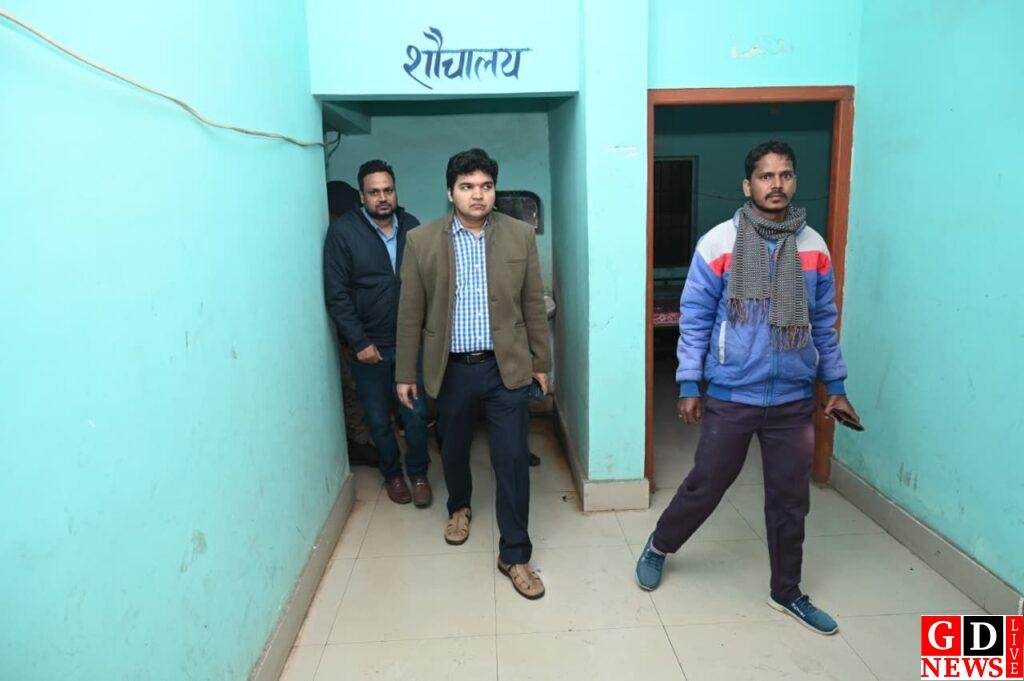 उपायुक्त का आश्रय गृह में औचक निरीक्षण, आश्रयविहीनों के लिए सभी सुविधाएँ दुरुस्त रखने का निर्देश। 13 img 20251202 wa00274632391697535313552