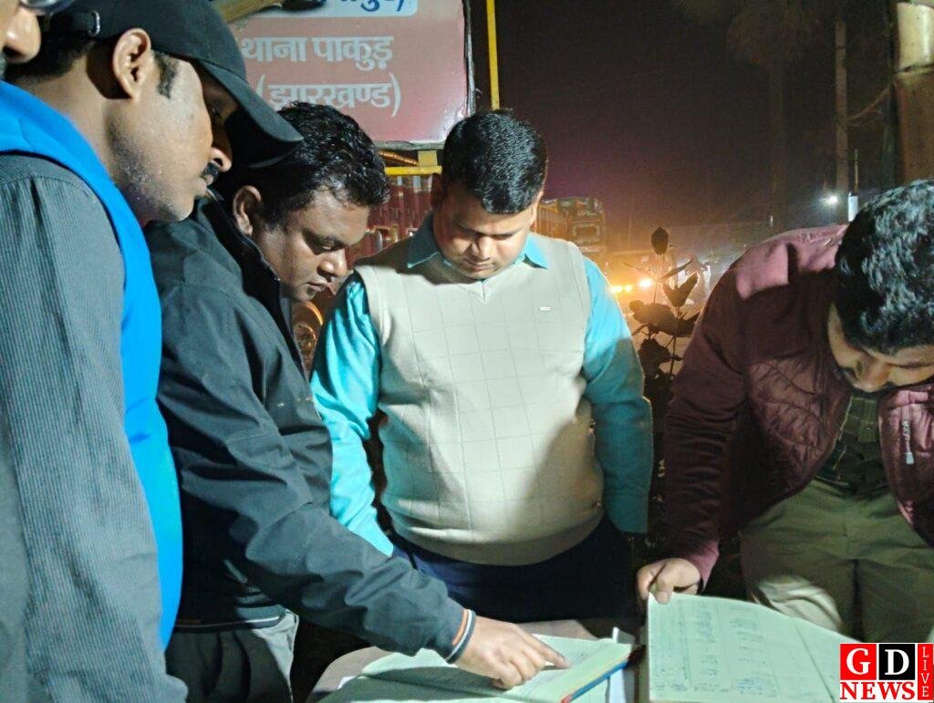 सोशल मीडिया पर मिली शिकायतों के बाद हरकत में प्रशासन, झारखंड-बंगाल सीमा पर अवैध खनन की जांच तेज 13 img 20251202 wa00477235849124676362266