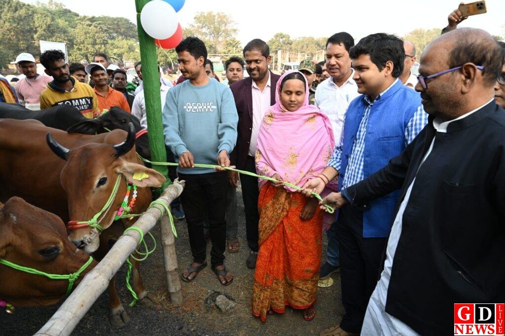 दुधारू पशु मेला एवं जिला स्तरीय गव्य प्रदर्शनी का भव्य आयोजन 7 img 20251203 wa0028471553656475680233