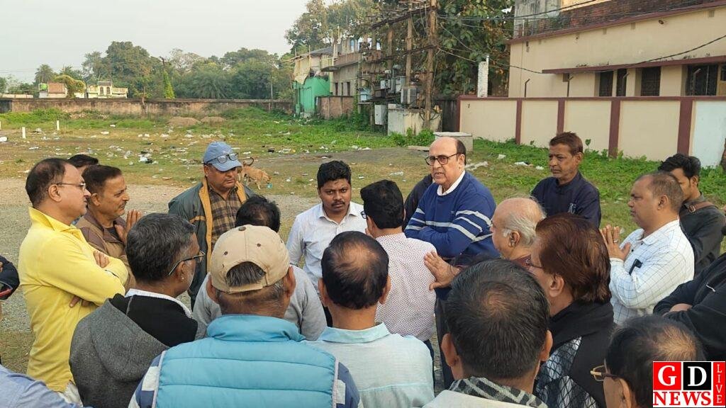 सिंधी समाज की धर्मशाला भूमि पर कब्जे की कोशिश, एकपक्षीय नापी कराए जाने से हंगामा। 7 img 20251203 wa00411331794136278413024