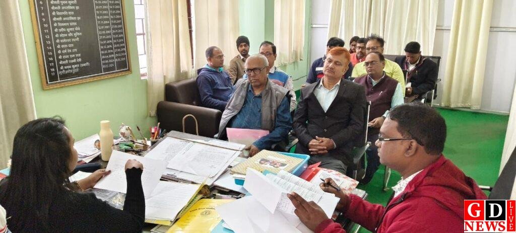 डीइओ ने नवोदय चयन परीक्षा की तैयारियों की समीक्षा की, कदाचारमुक्त परीक्षा कराने का निर्देश 7 img 20251205 wa00303571046474577269841