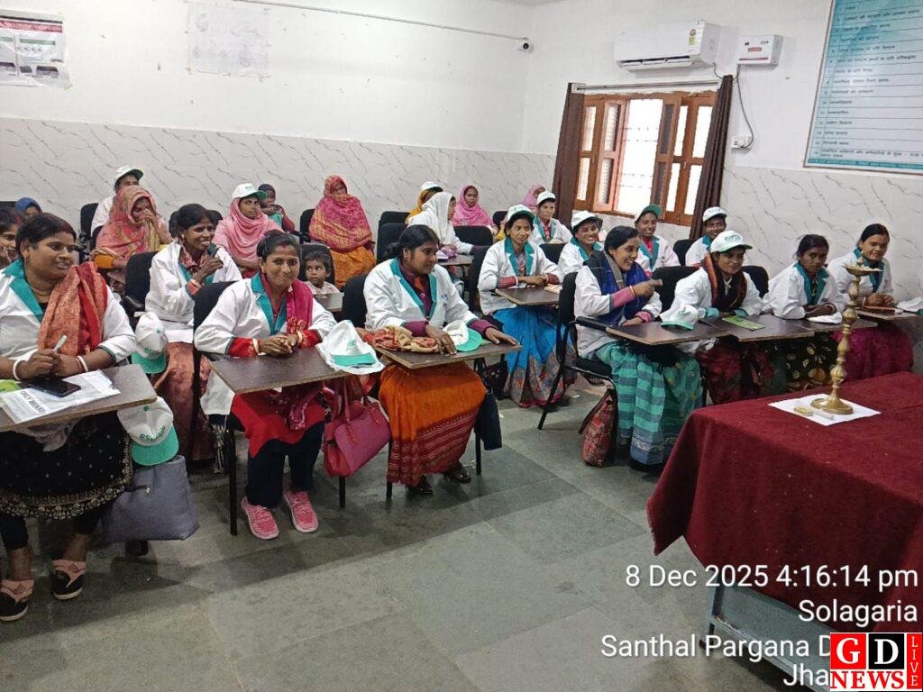 14 दिवसीय जूट प्रोडक्ट प्रशिक्षण शुरू, सखी मंडल की दीदियों को आत्मनिर्भर बनाने की पहल। 7 img 20251208 wa00198003501262524682776