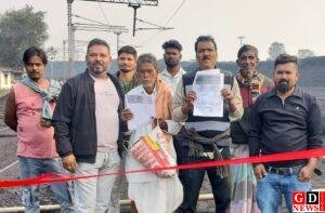 रैयत के हक की लड़ाई में आजसू नेता आलोक जय पॉल आक्रामक, मुआवजा-नौकरी को लेकर तीसरी बार धरने पर बैठे पीड़ित। 8 img 20251208 wa00225829445155494180359