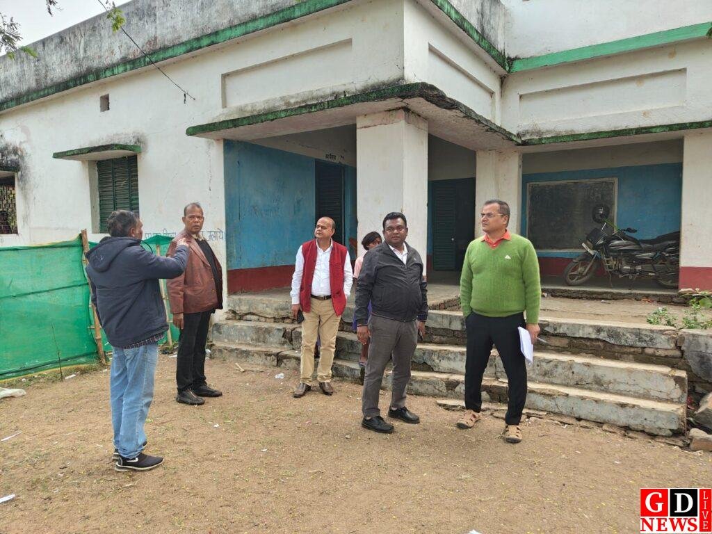 एसडीएम ने किया कई विद्यालयों का औचक निरीक्षण, शिक्षण-व्यवस्था से मिडडे मील तक हर पहलू की हुई जांच 7 img 20251209 wa0010899141018404798741