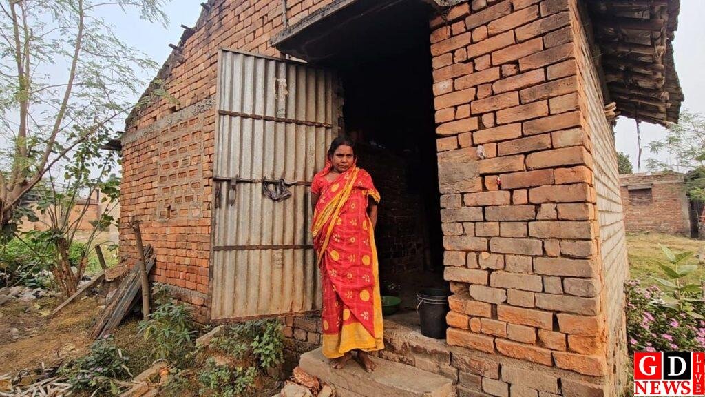 नन्दीपाड़ा का विकलांग युवक बदहाली में, प्रशासनिक मदद से अब तक वंचित पूरा परिवार 7 img 20251210 wa00219204542347341062992