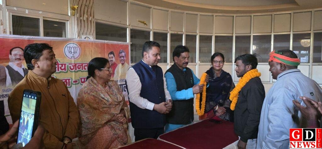 भाजपा पाकुड़ में संगठनात्मक मजबूती का संदेश, लिट्टीपाड़ा और बिरकिटी मंडल अध्यक्ष सर्वसम्मति से चयनित। 8 img 20251214 wa00091593952355973877994