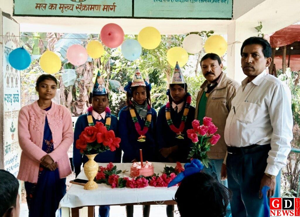 स्कूलों में तिथि भोज व बैगलेस डे, बच्चों के चेहरे पर दिखी खुशी। 7 img 20251218 wa00105393381117102377793