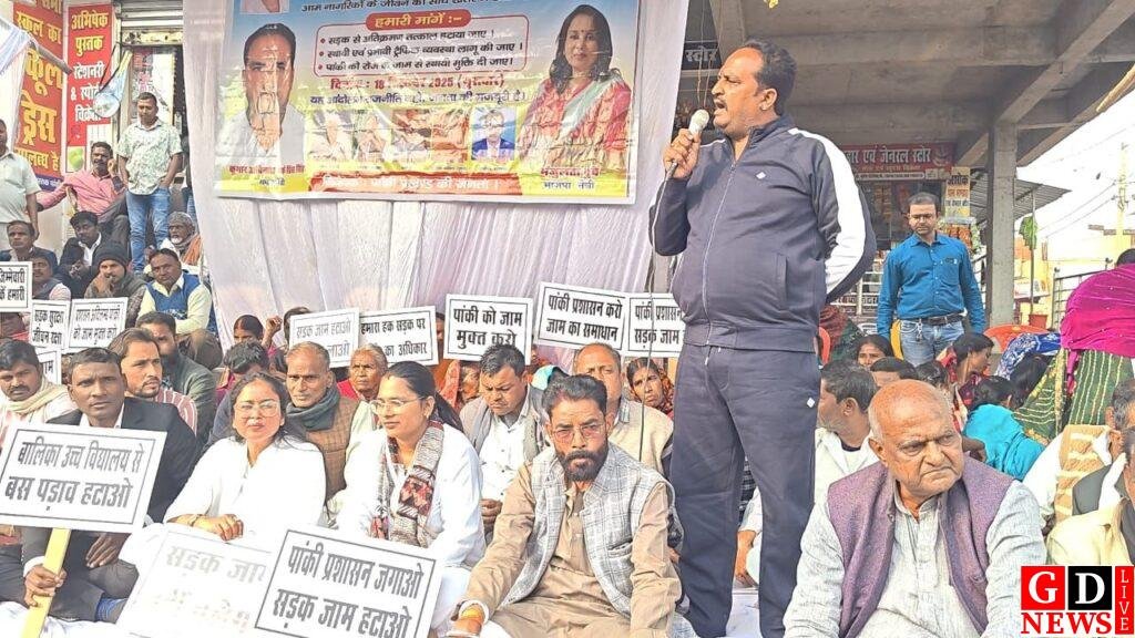 पांकी मुख्यालय में जाम एवं अतिक्रमण के खिलाफ सांसद प्रतिनिधि कुमार अविनाश सिंह उर्फ प्रिंस सिंह के नेतृत्व में शहीद भगत सिंह चौक पर आमरण अनशन शुरू। 7 img 20251218 wa00312178655355849863047