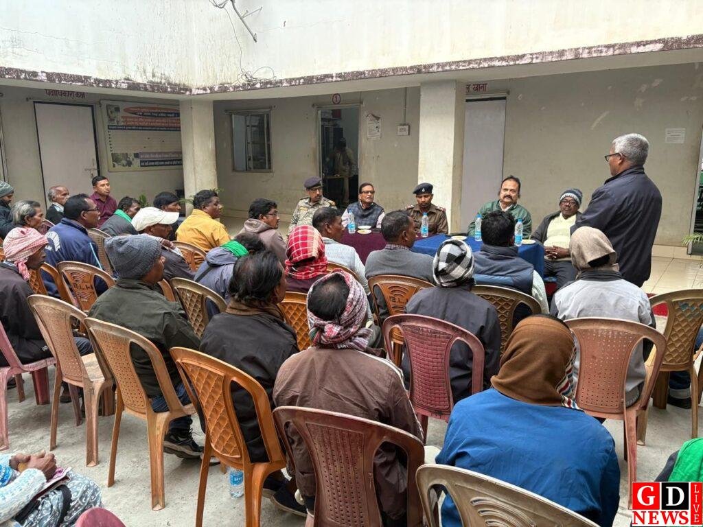 क्रिसमस व नववर्ष को लेकर पाकुड़िया–महेशपुर में शांति समिति की बैठक, सौहार्द बनाए रखने पर जोर। 7 img 20251219 wa00326782828378988523407