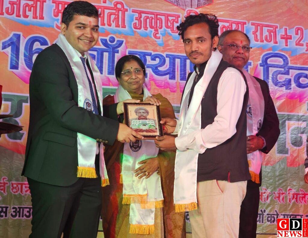 सीएम उत्कृष्ट विद्यालय पाकुड़ की शैक्षणिक पहचान —166वें स्थापना दिवस पर बोले उपायुक्त मनीष कुमार। 7 img 20251220 wa00107466738124258374342