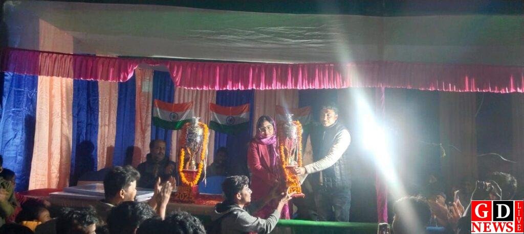 दमदमा में क्रिकेट फाइनल का रोमांच, गदरपाड़ा बनी चैंपियन। 7 img 20251221 wa00295492611261285879054