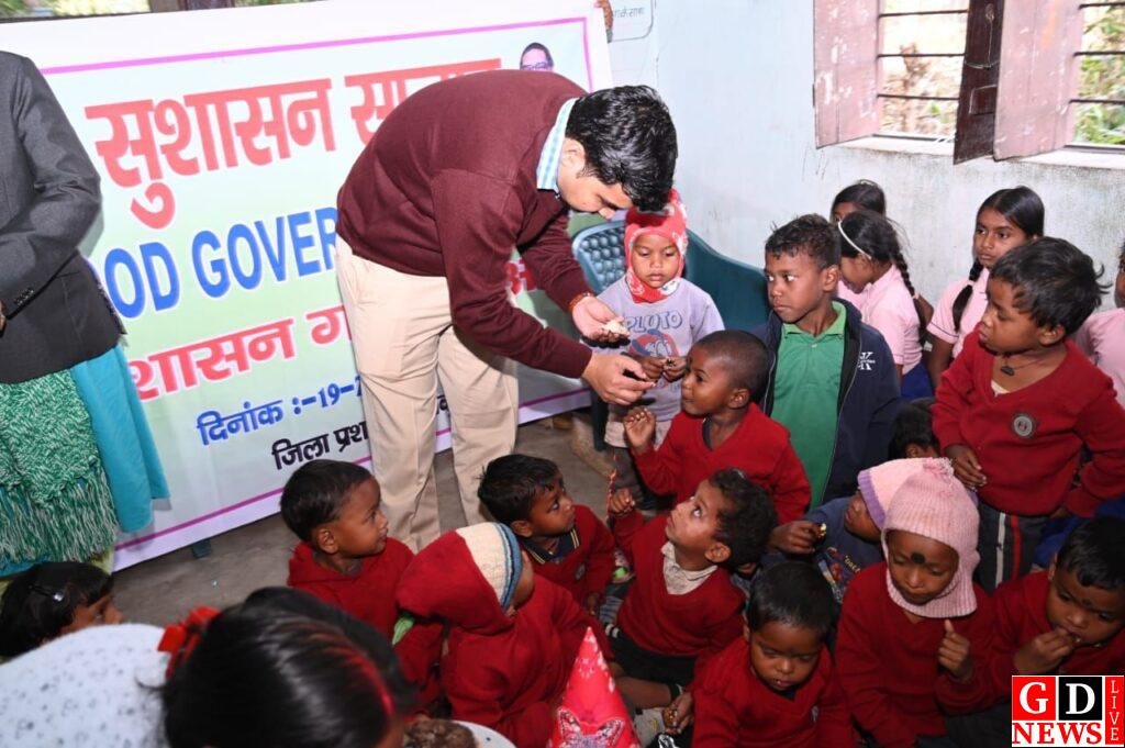 उपायुक्त ने आंगनबाड़ी केंद्र पहुंचकर बच्चों के साथ मनाया बाल भोज व जन्मोत्सव। 7 img 20251223 wa00308251779862599615750