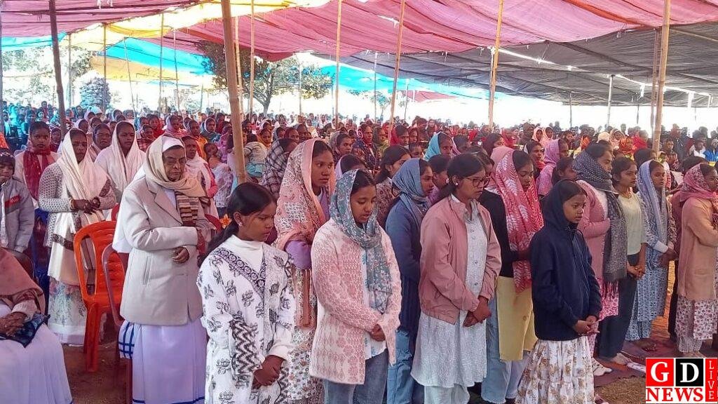 तोड़ाई चर्च में क्रिसमस प्रार्थना सभा, प्रभु यीशु के जन्म पर शांति व भाईचारे का संदेश। 7 img 20251225 wa01344926819941645125321